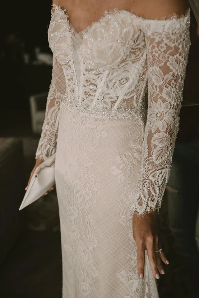 Trumpet/Mermaid Off-the-shoulder Long Sleeve Wedding Dress Bridal Gowns SEW038